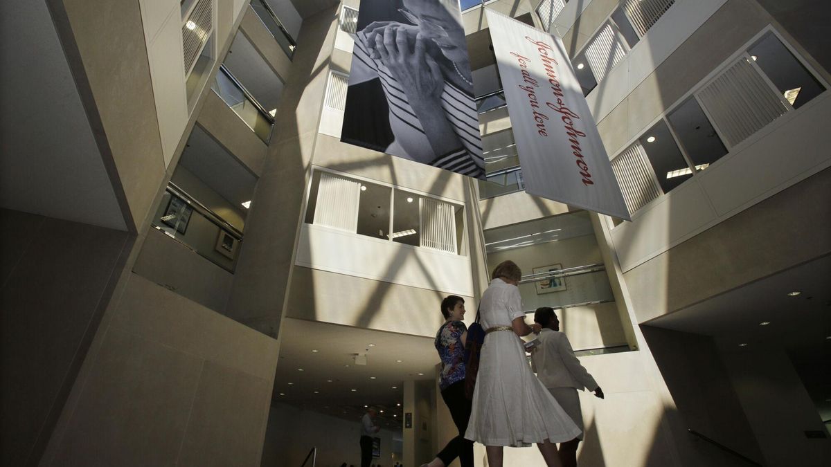 El gigante norteamericano Johnson & Johnson estudia desembarcar en Barcelona