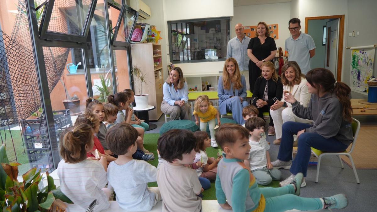Conchita Ruiz y Pilar Torres durante la visita de este lunes a EMPI.