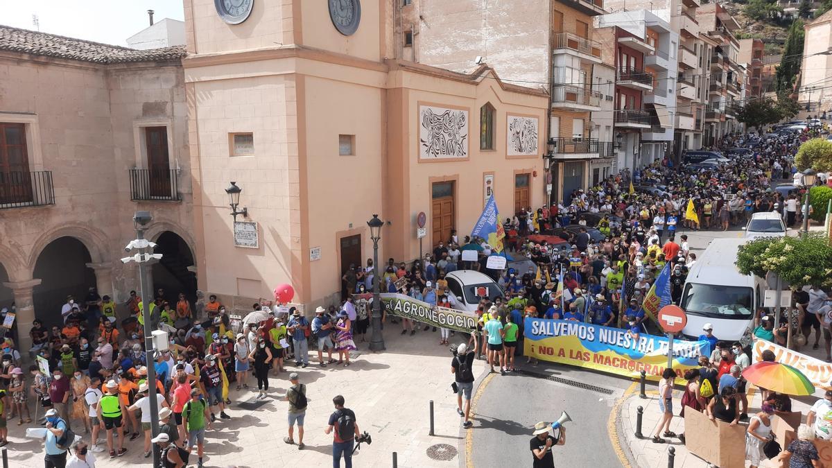 Más de 3.000 personas se manifiestan en Yecla contra un proyecto de macrogranja de cerdos 622a1831-f382-4e16-8198-aa2f905ff244_16-9-discover-aspect-ratio_default_0