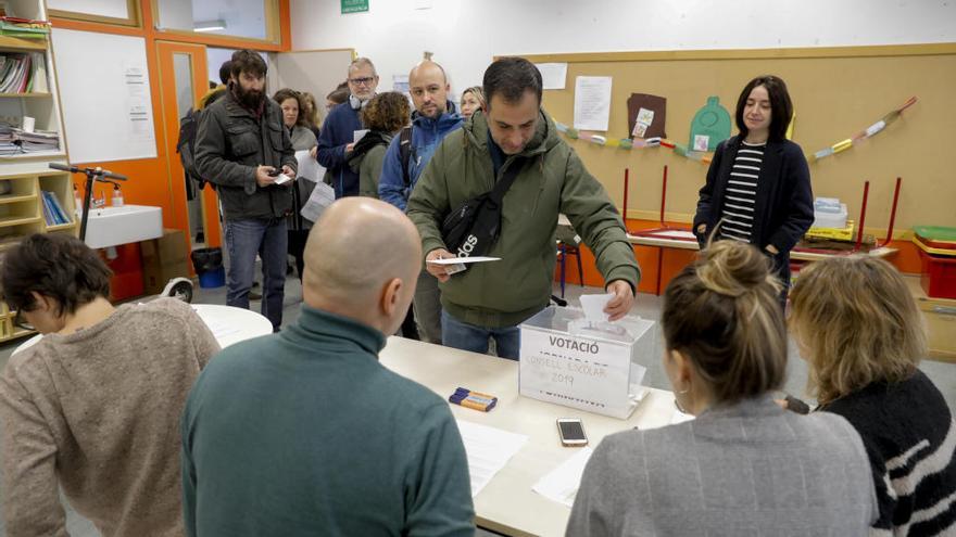 La comunidad educativa vota los consejos escolares