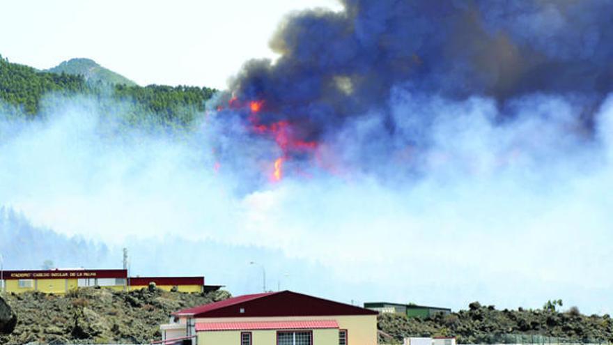 Dos incendios forestales en La Palma  y Tenerife calcinan 2.200 hectáreas