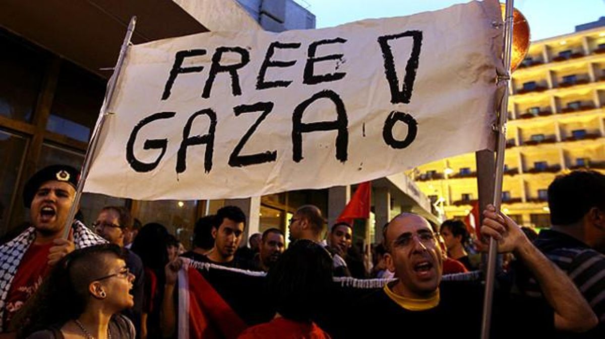 A Israel també hi ha, encara que petita, oposició política. Alguns manifestants pertanyents a l’esquerra israeliana es van manifestar a favor de la llibertat de la franja.