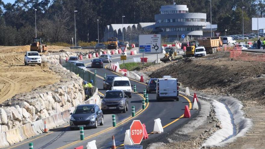 Obras de la vía ártabra a su paso por la Nacional 6.   | // CARLOS PARDELLAS