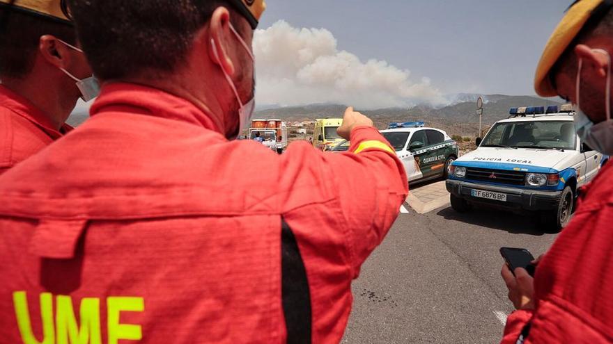 Los medios aéreos siguen luchando contra el IF de Arico