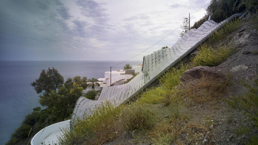 La &#039;Casa del acantilado&#039;, belleza sobre el mar