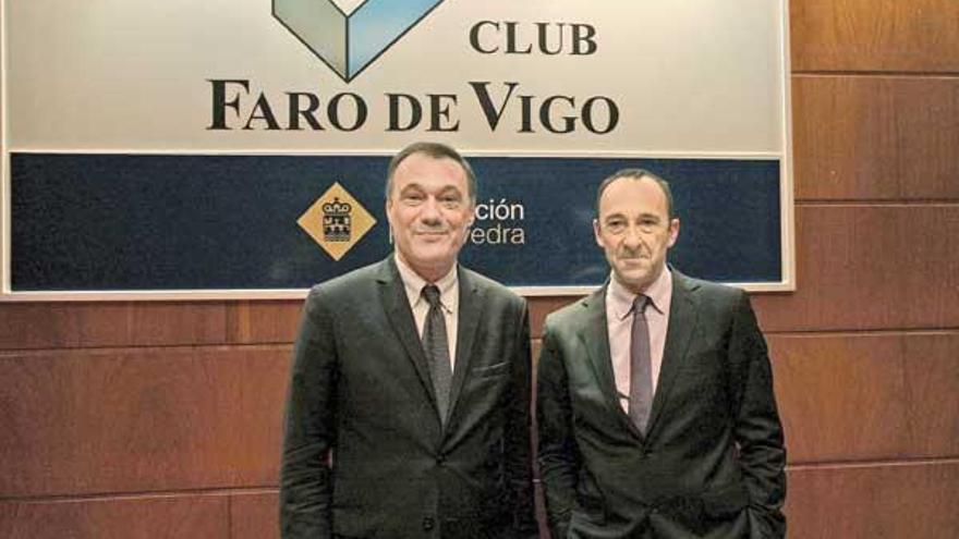 O conselleiro Roberto Varela (esquerda) foi presentado polo actor Manuel Manquiña.
