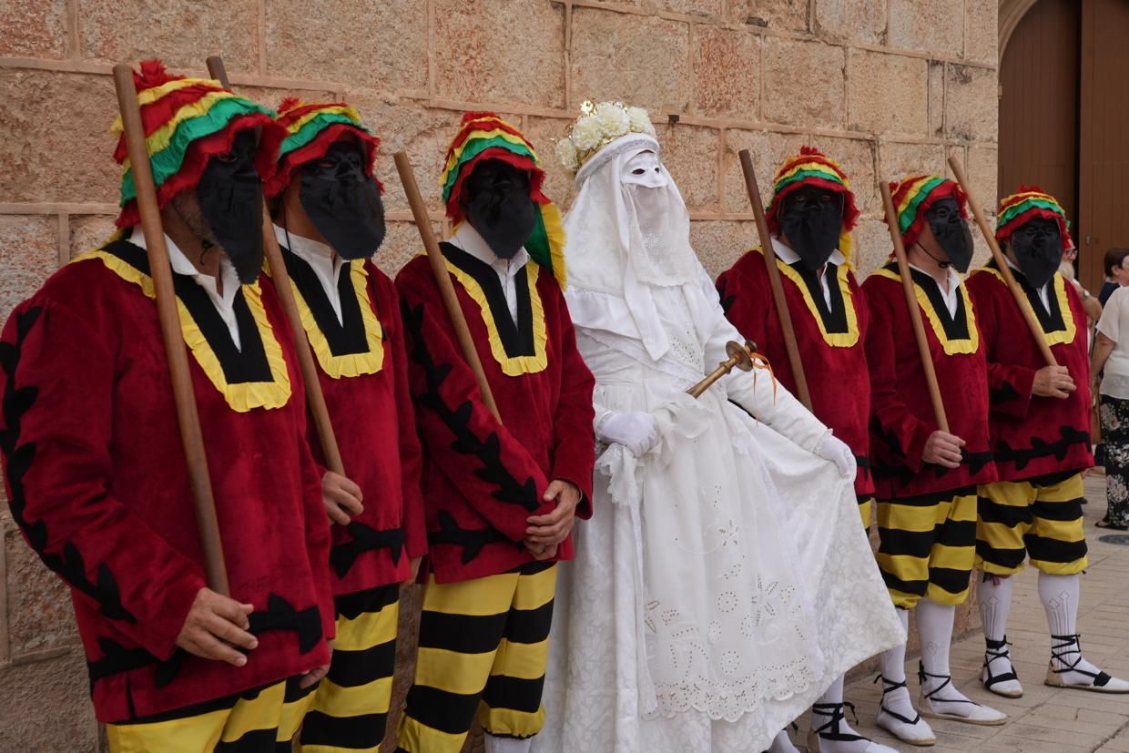 Castelló recibe con honores al Santísimo en la procesión del Corpus Christi