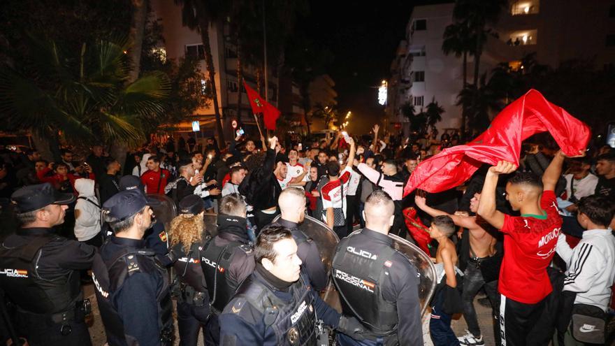 La clasificación de Marruecos para cuartos convierte las calles de Ibiza en una gran fiesta