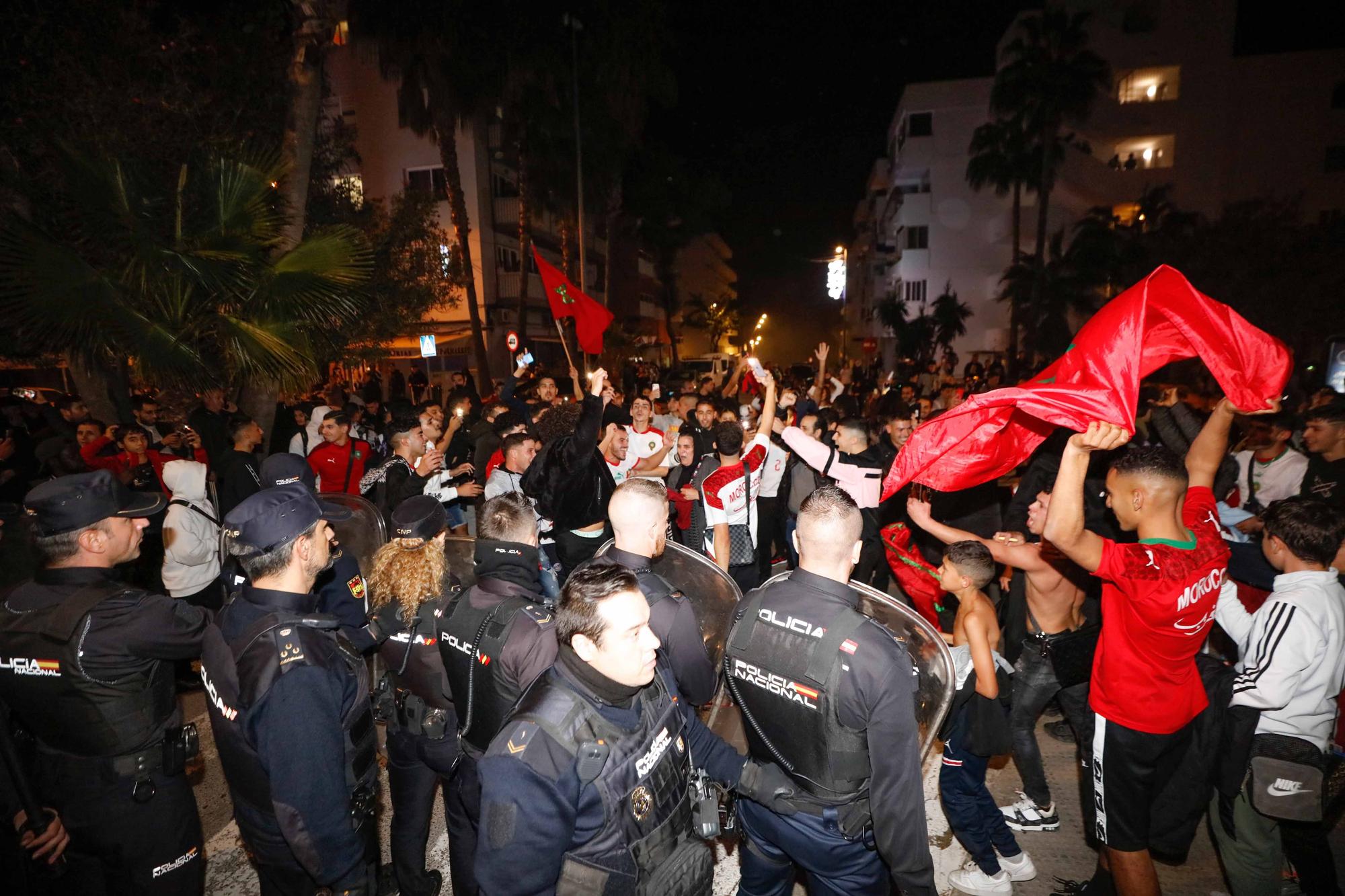La clasificación de Marruecos para cuartos convierte las calles de Ibiza en una gran fiesta
