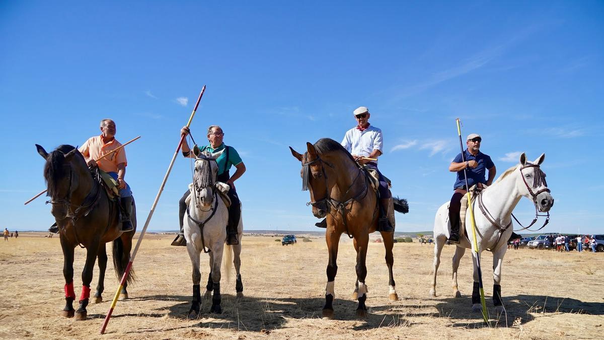 Carbajales de Alba despide a su patrona con unos espantos «de altura»