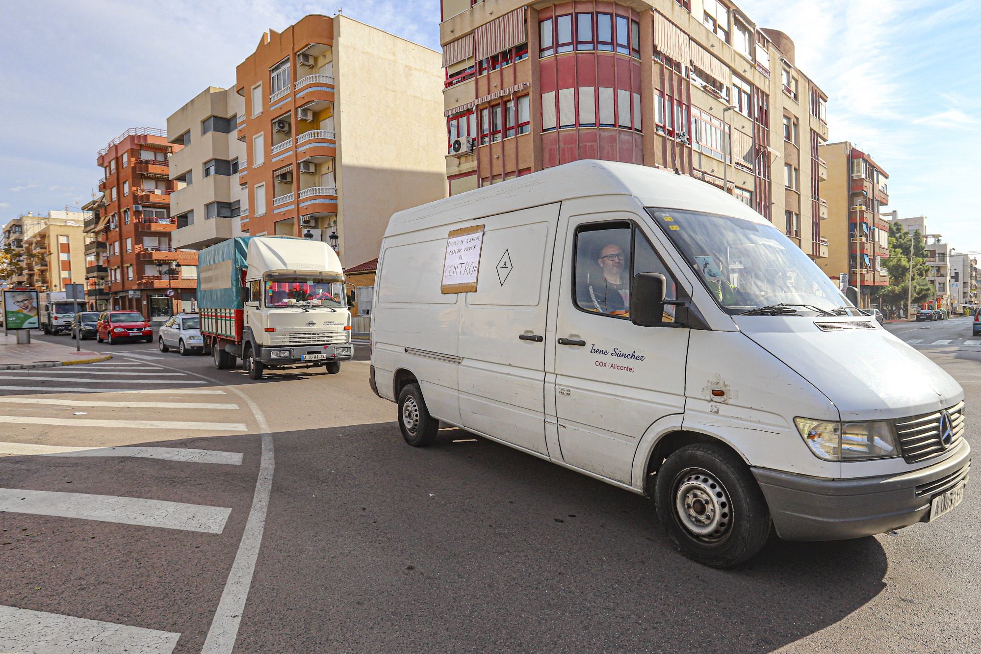 Protesta de los vendedores ambulantes de Guardamar por el cambio de ubicación del mercadillo