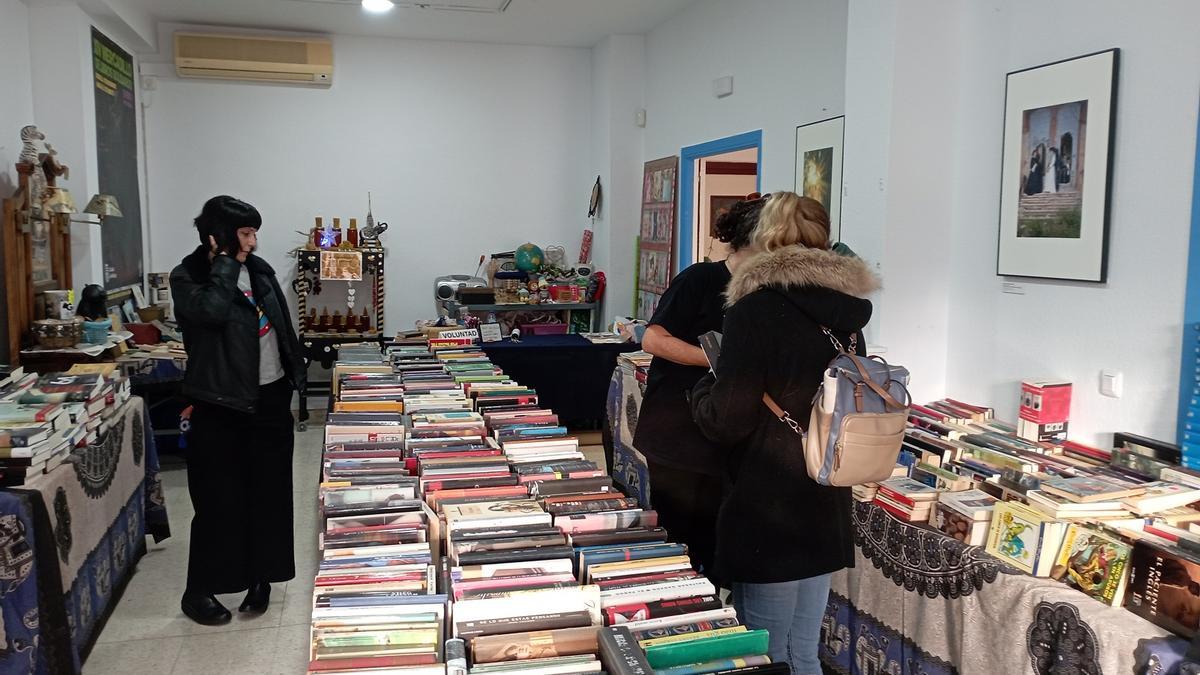 El mercadillo de libros solidarios de Ciriana estará abierto hasta el próximo 5 de enero.