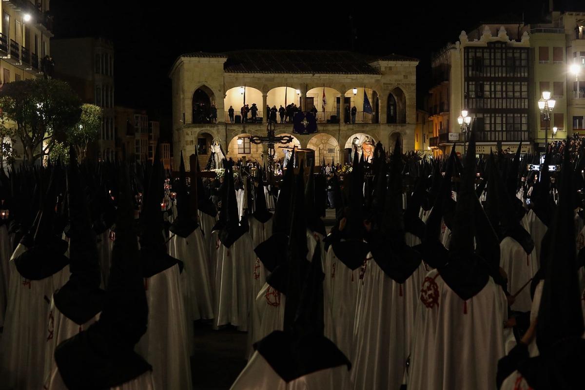 Procesión de Jesús, en su Tercera Caída, en la Plaza Mayor