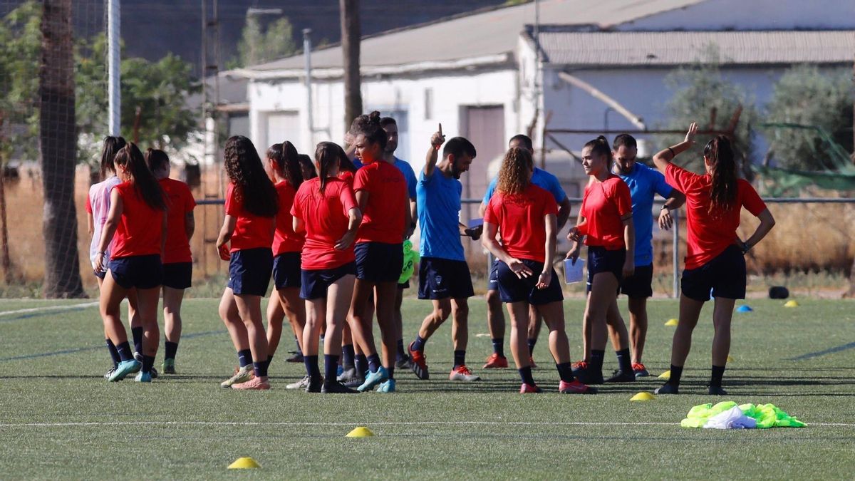 Entrenamiento del Córdoba CF femenino en la Ciudad Deportiva.