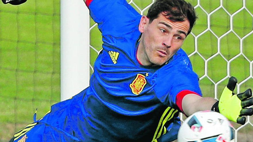 Íker Casillas, durante un entrenamiento de la selección española en Saint Martin de Ré.