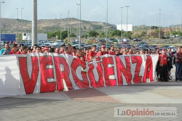 Tensión en la puerta de Nueva Condomina