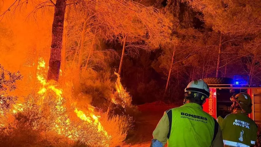El fuego de la Vall d'Uixó (Castelló) arrasa 9.300 hectáreas en el quinto día de incendio