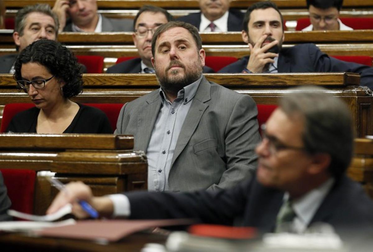 Oriol Junqueras y Artur Mas, en el Parlament.