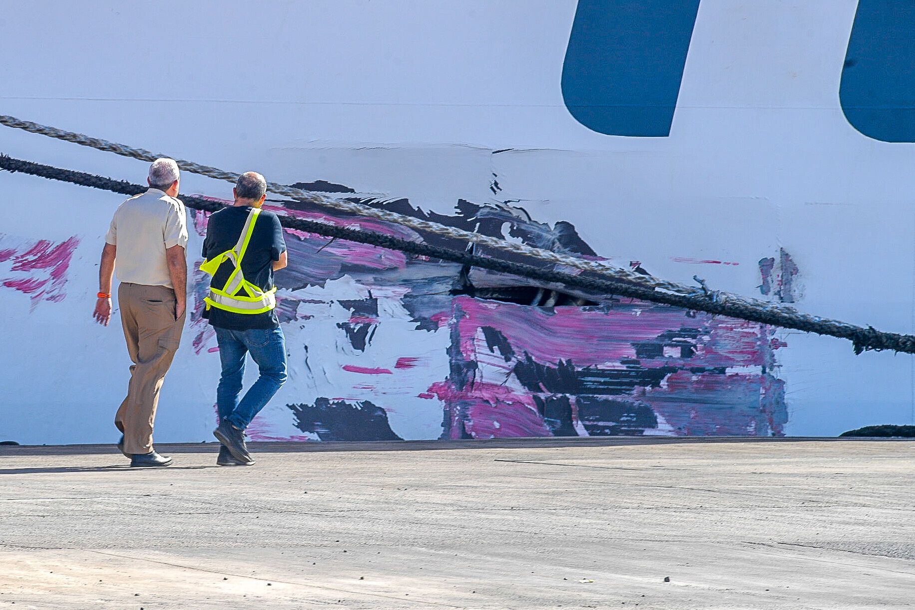Un barco de Naviera Armas-Trasmediterránea impacta contra un muelle en el Puerto de Las Palmas