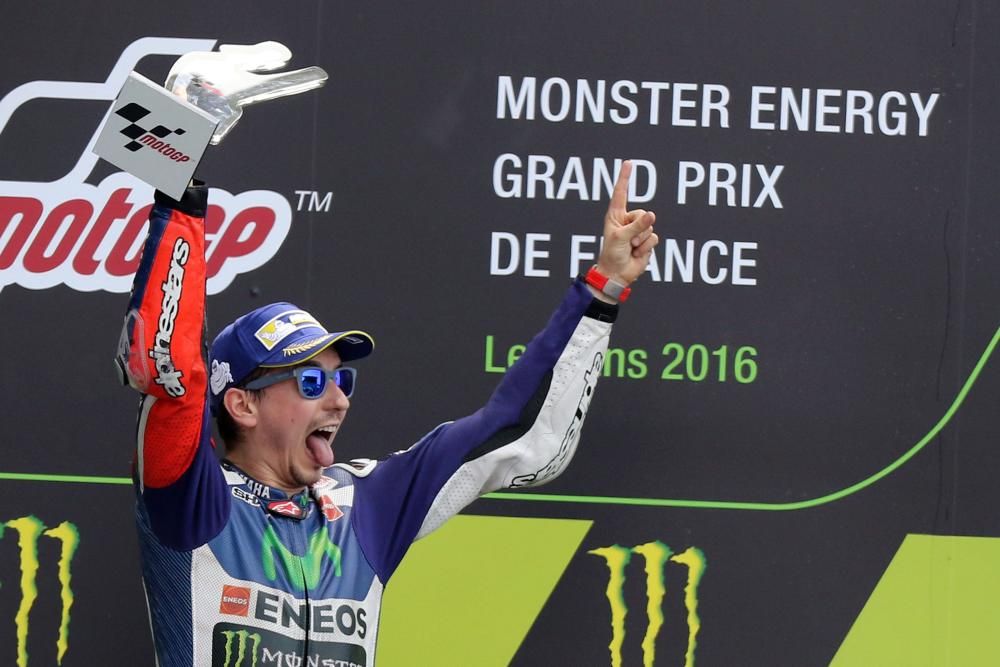 Jorge Lorenzo conquistó la victoria en Moto GP, por delante de Rossi y Viñales. En Moto 2 ganó Alex Rins y en Moto 3 el sudafricano Binder,