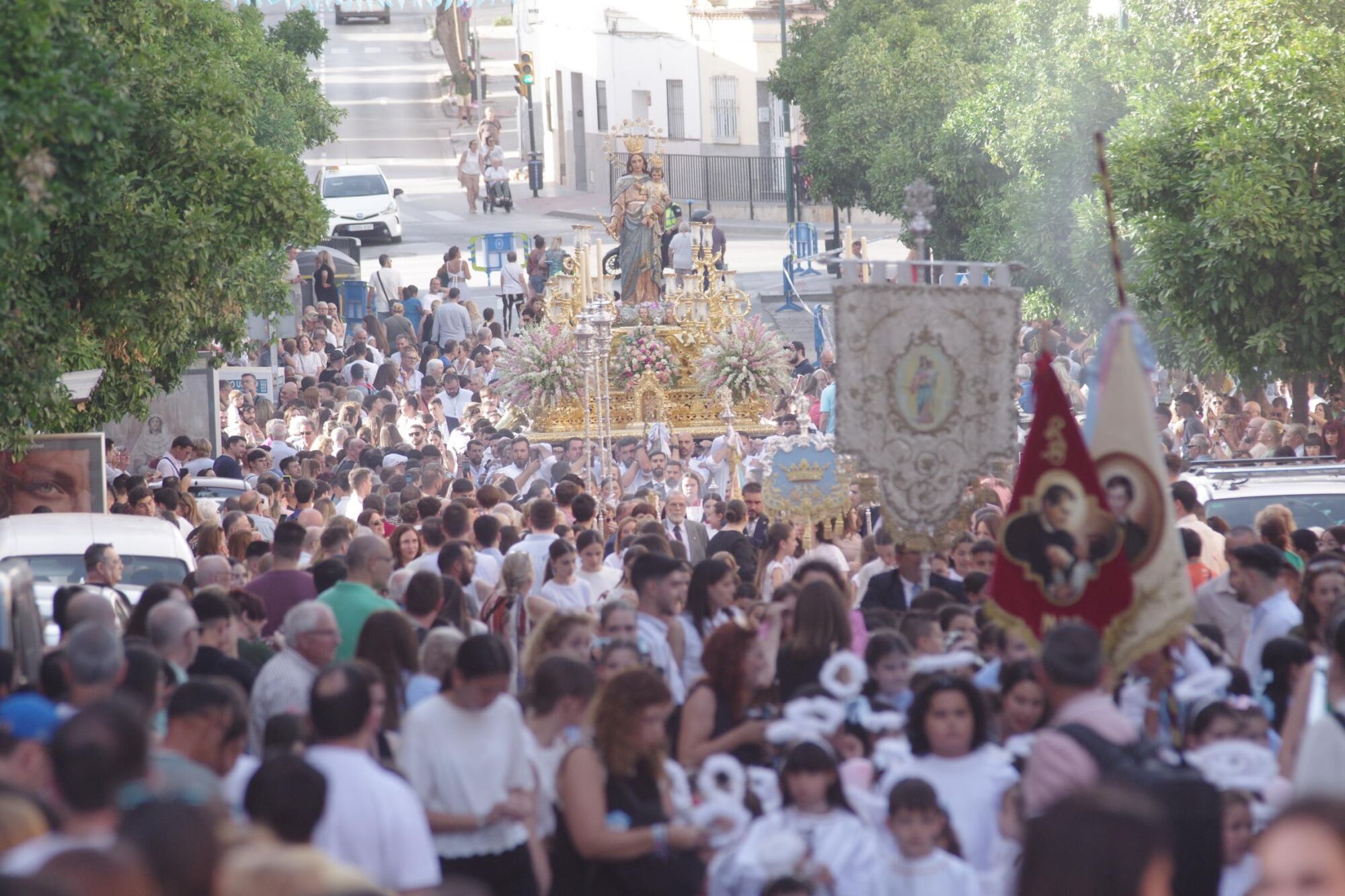 Salida procesional de María Auxiliadora por Capuchinos en 2025