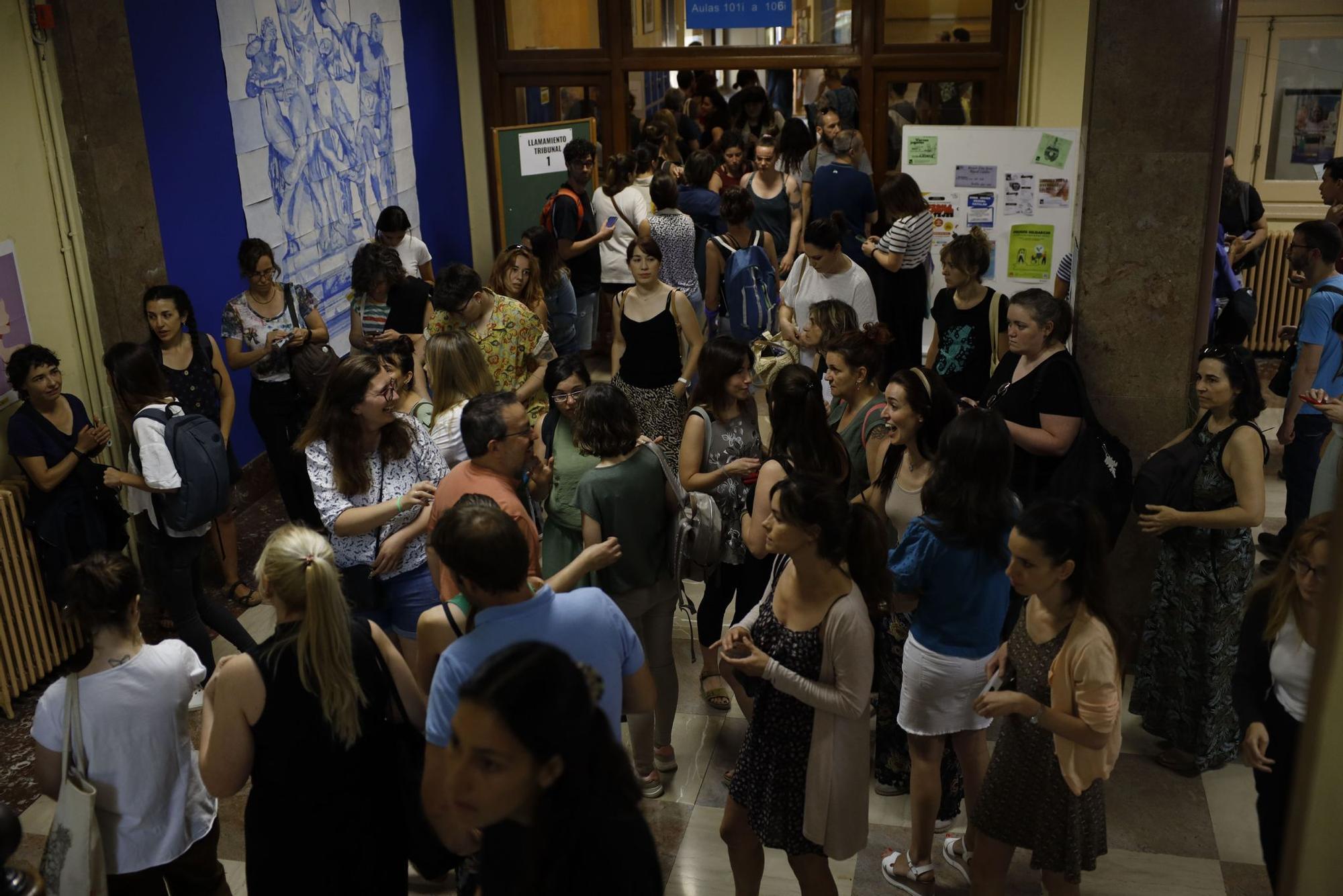 Miles de aspirantes se presentan a las oposiciones de educación