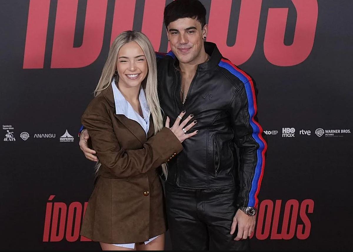 Oscar Casas junto a Ana Mena en la presentació de Ídolos