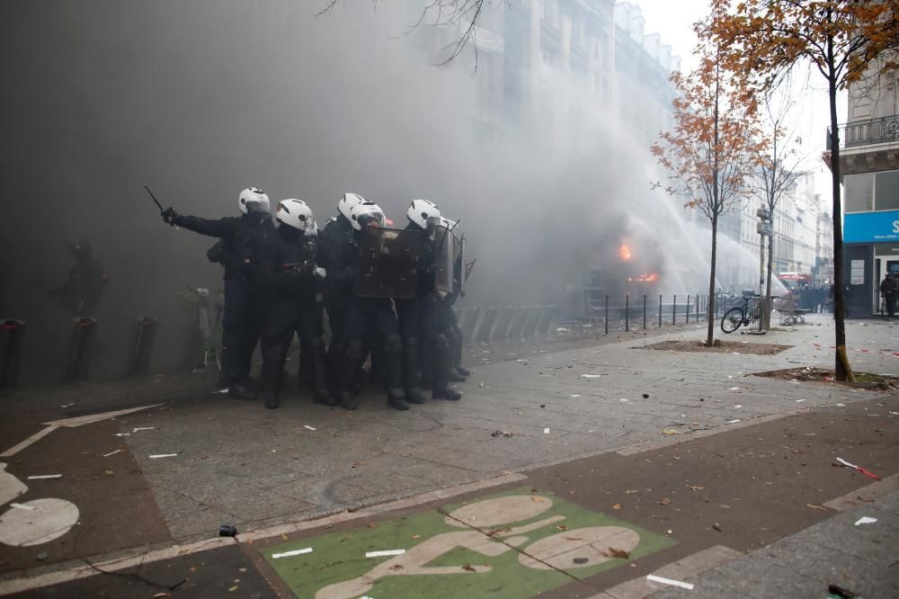 Aldarulls a París durant la vaga contra la reforma de pensions