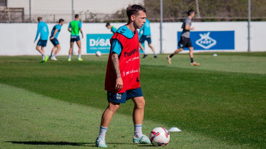 Álvaro Romero, obligado a salir en enero para poder jugar