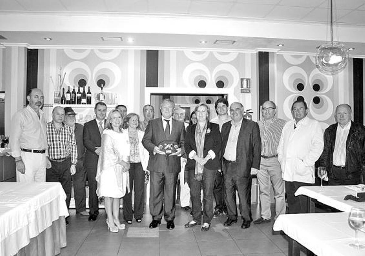 Pipo Prendes recoge la «Marañuela de oro» por «pasear Candás por los escenarios»