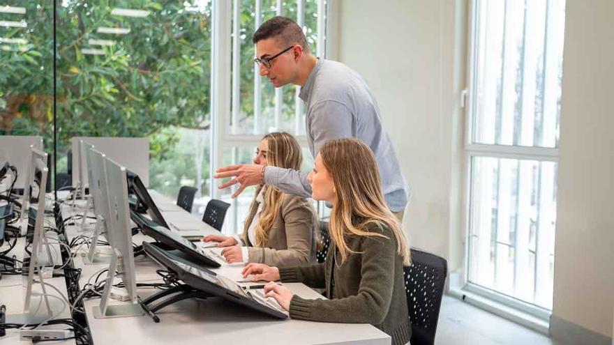 Universidad Europea de Valencia: innovación académica y conexión real con la economía del presente