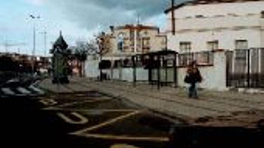 Quejas por poner el bus ante una iglesia