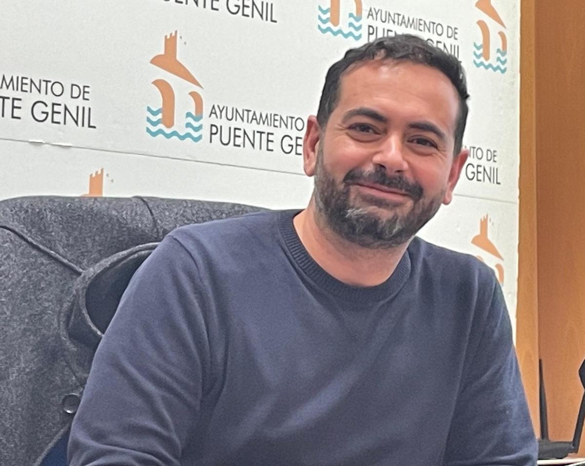 El portavoz de IU en Puente Genil, Jesús David Sánchez.