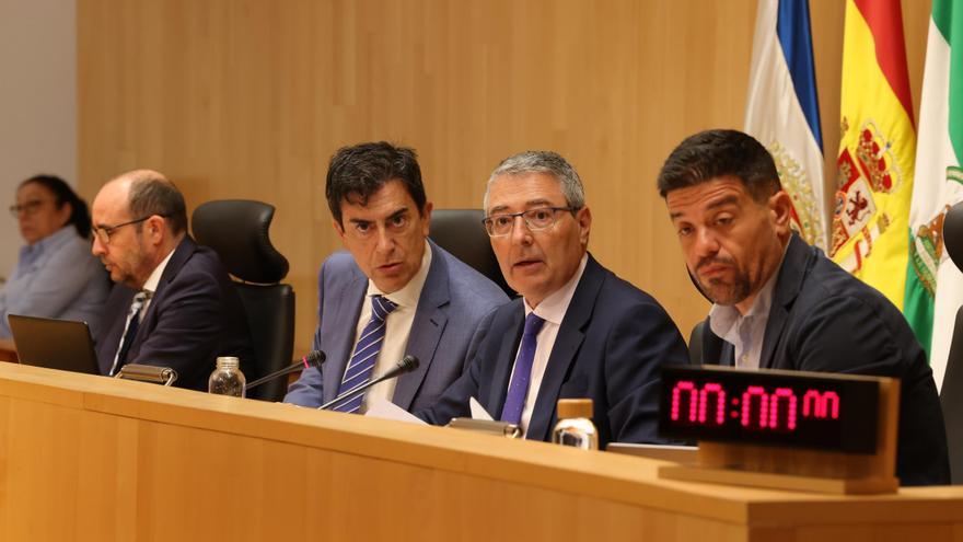 La Diputación pide al Gobierno que en noviembre siente las bases del tren litoral y bonifique el peaje