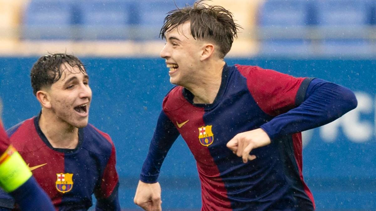 Tomi Marqués celebra con Pedro Rodríguez la clasificación para los cuartos de la Youth League