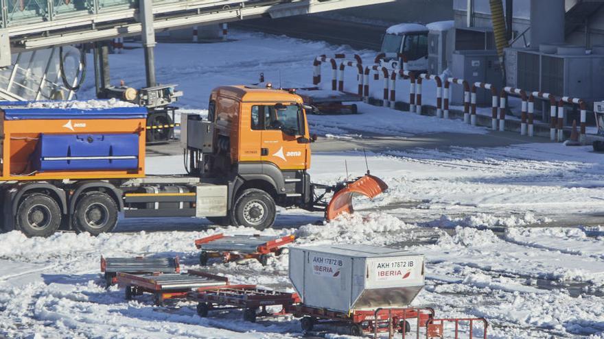 La borrasca Filomena a su paso por Barajas. Foto: EFE