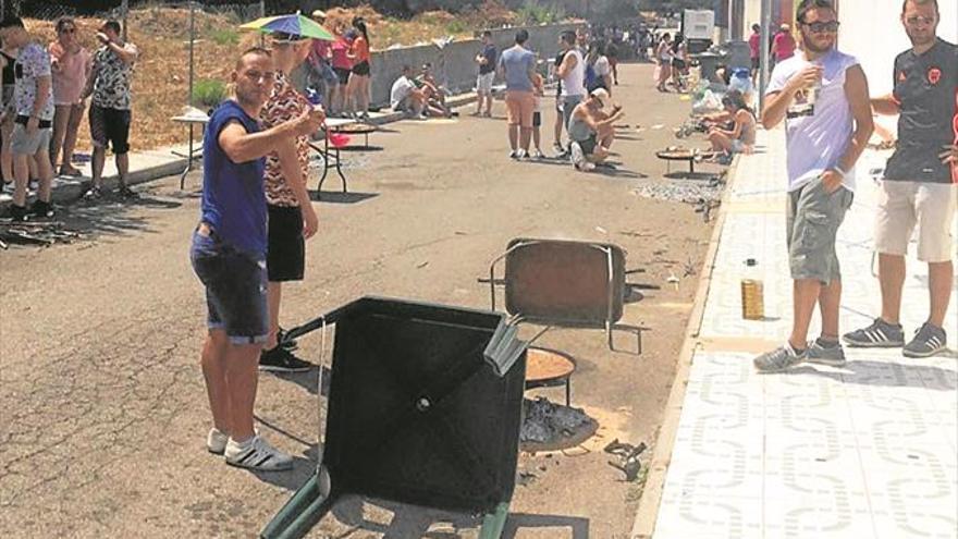 Paellas y disfraces abren las fiestas de la Juventud