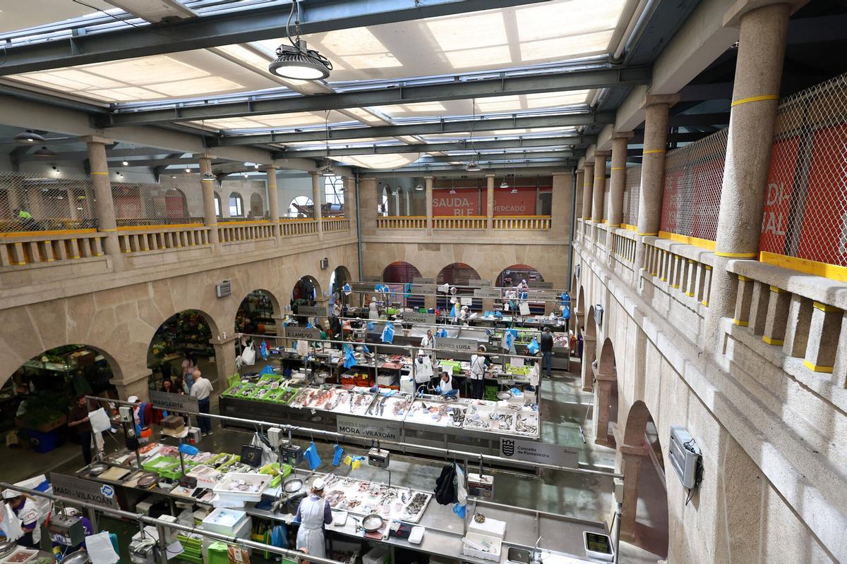 Pontevedra. Mercado de abastos con entrevista a Begoña Laya por el anuncio de obras y su organización