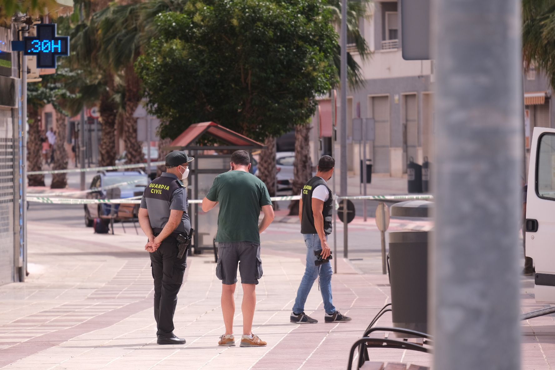 La Guardia Civil explosiona la mochila sospechosa en Sax y descarta la presencia de una bomba