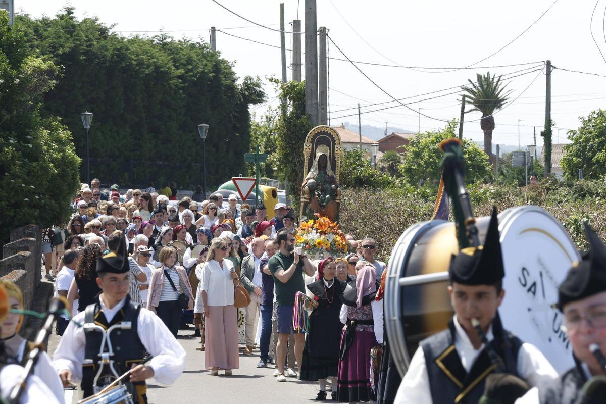 La procesión de la Virgen de La Providencia en Gijón, en imágenes