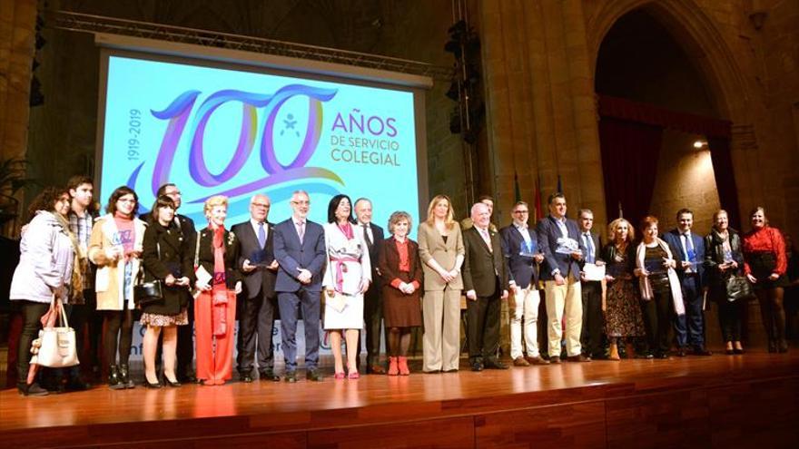 La ministra presidió los 100 años de Enfermería