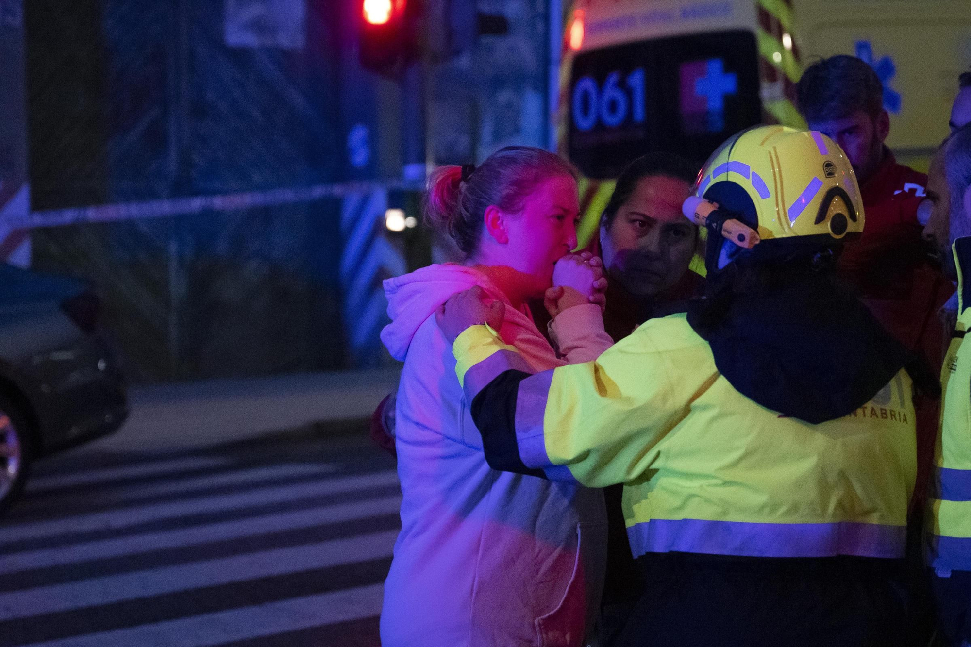Una explosión derrumba un edificio de Santander y se busca a tres personas desaparecidas