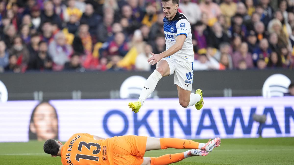 Joan Garcia fue un muro para el Alavés