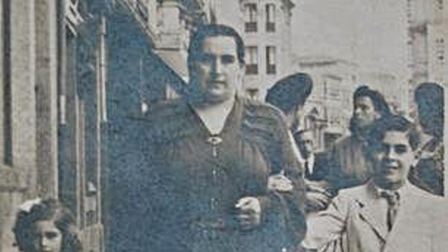 Rafael, con su madre y su hermana, en los Cantones.