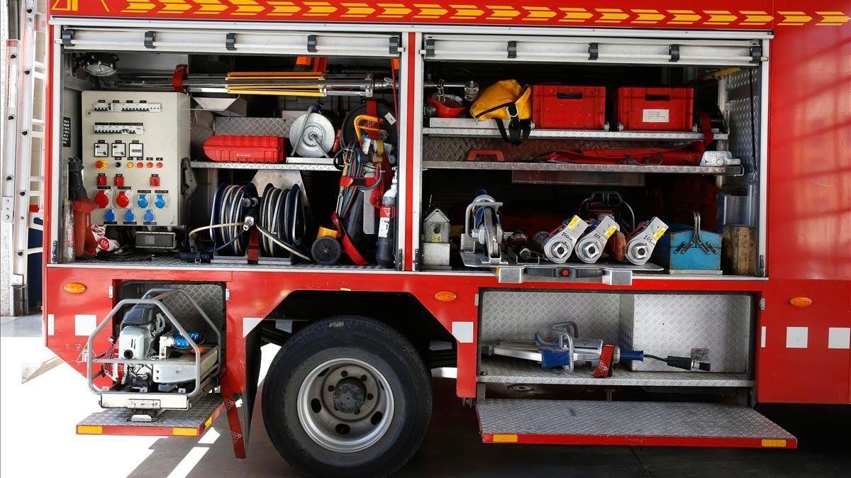 Cinc persones intoxicades per fum en un incendi a Sant Boi de Llobregat Cinc persones intoxicades per fum en un incendi a Sant Boi de Llobregat