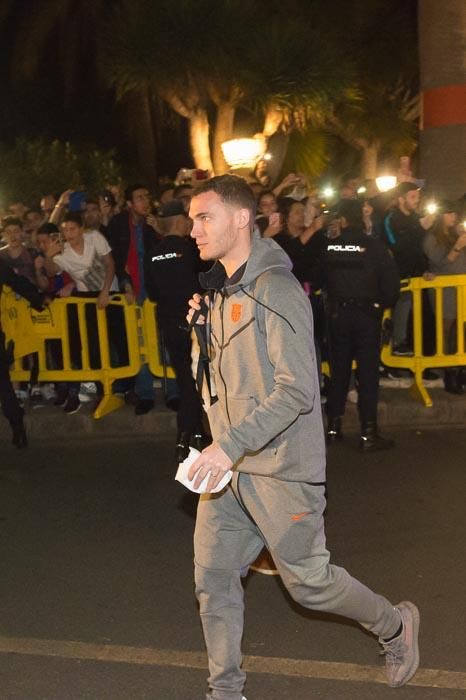 28-02-2018 LAS PALMAS DE GRAN CANARIA. Llegada del FC Barcelona al Hotel Santa Catalina. Fotógrafo: ANDRES CRUZ