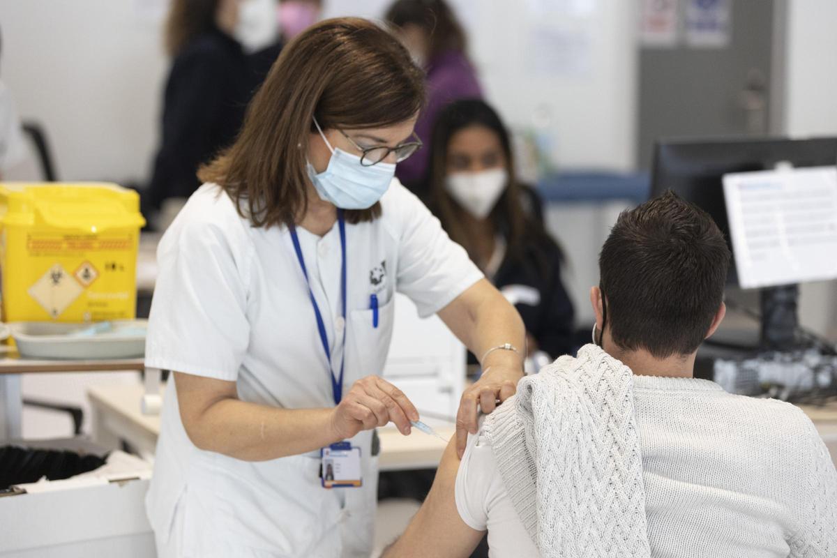La cuarta dosis de la vacuna comenzará a adminsitrarse entre los pacientes inmunodeprimido