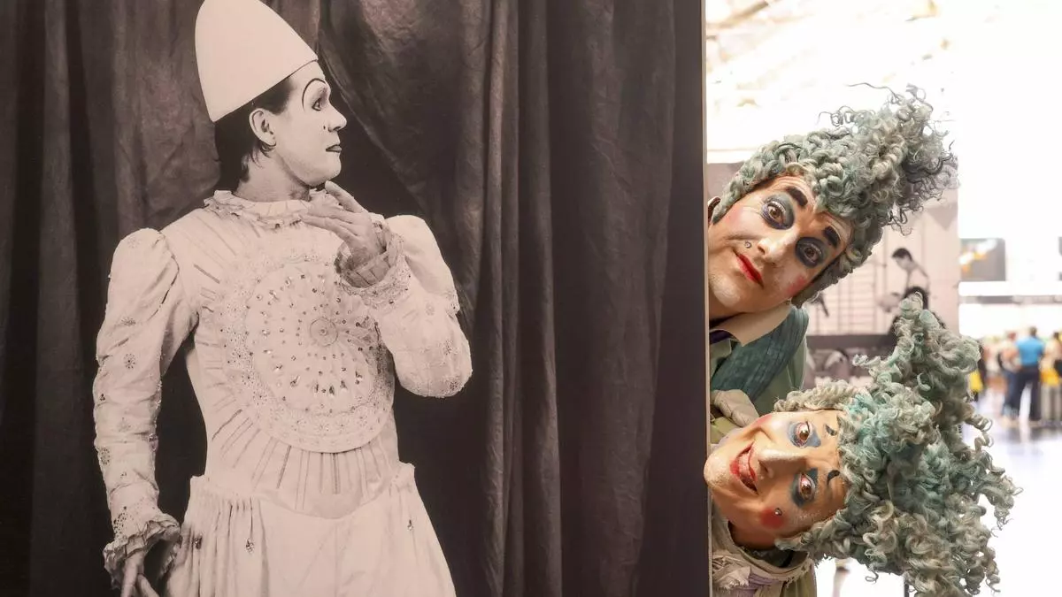 El Circo del Sol recibe a los visitantes en Alicante