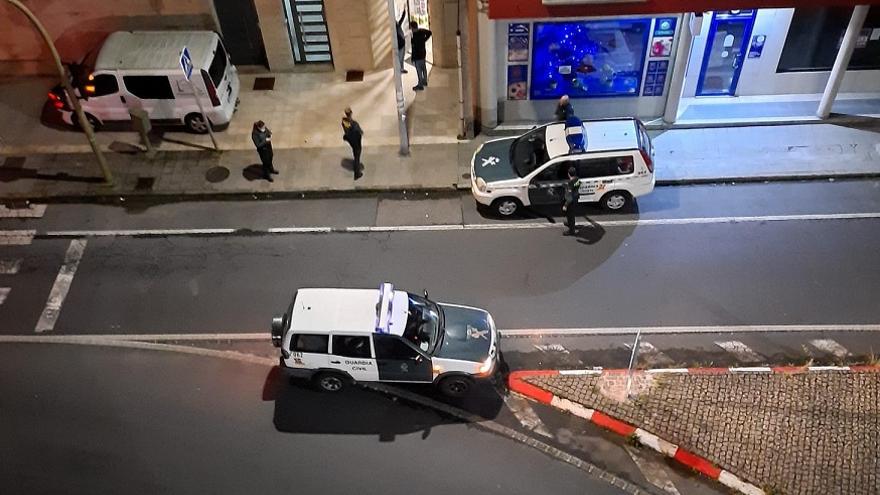 Efectivos de la Guardia Civil en el lugar de los hechos.