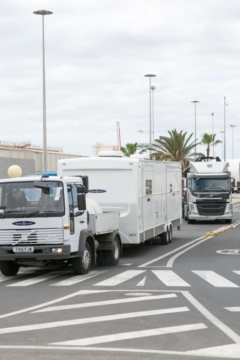 FUERTEVENTURA - llegada a Puerto del Rosario  de los trailers de la pelicula star wars - 25-05-17